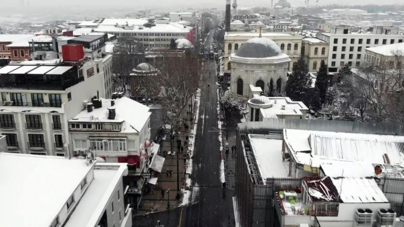 Tarihi Yarımada’nın üzerini kaplayan beyaz örtü drone kamerasında
