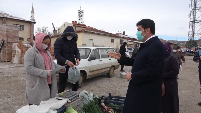 AK Partili Belediye Başkanından ’şeffaf belediyecilik’ örneği: Çarşı-pazar gezip, vatandaşa hesap verdi
