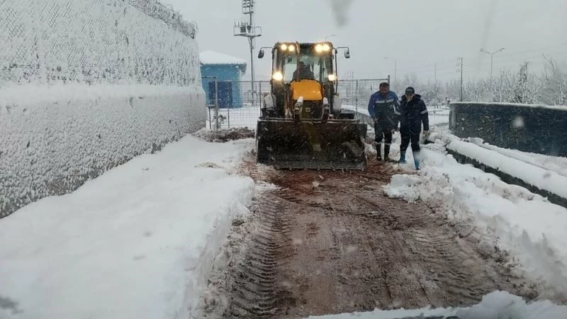İSU ekipleri kar yağışında 24 saat görev yaptı
