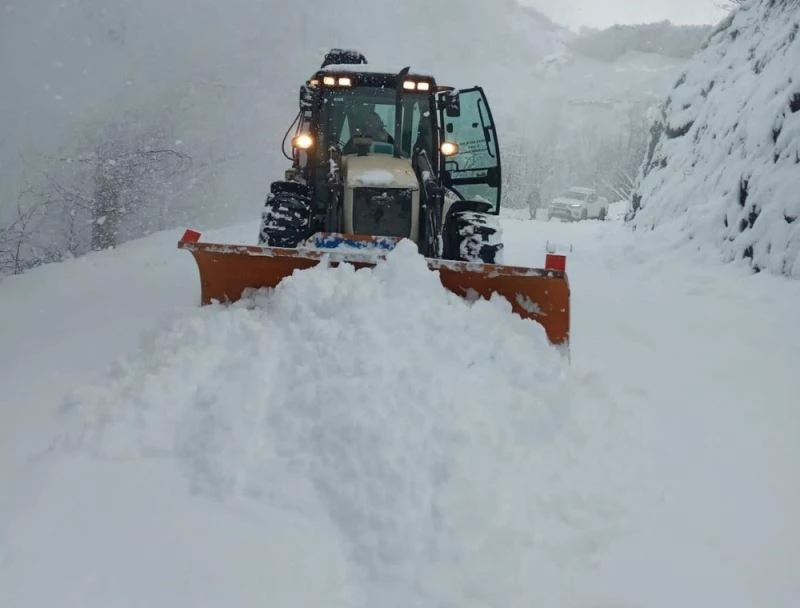 Düzce’de kar nedeniyle kapanan 228 köy yolu ulaşıma açıldı
