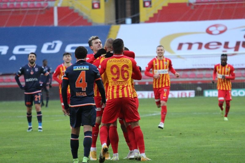 Süper Lig: Kayserispor: 1 - Medipol Başakşehir: 0 (İlk Yarı)
