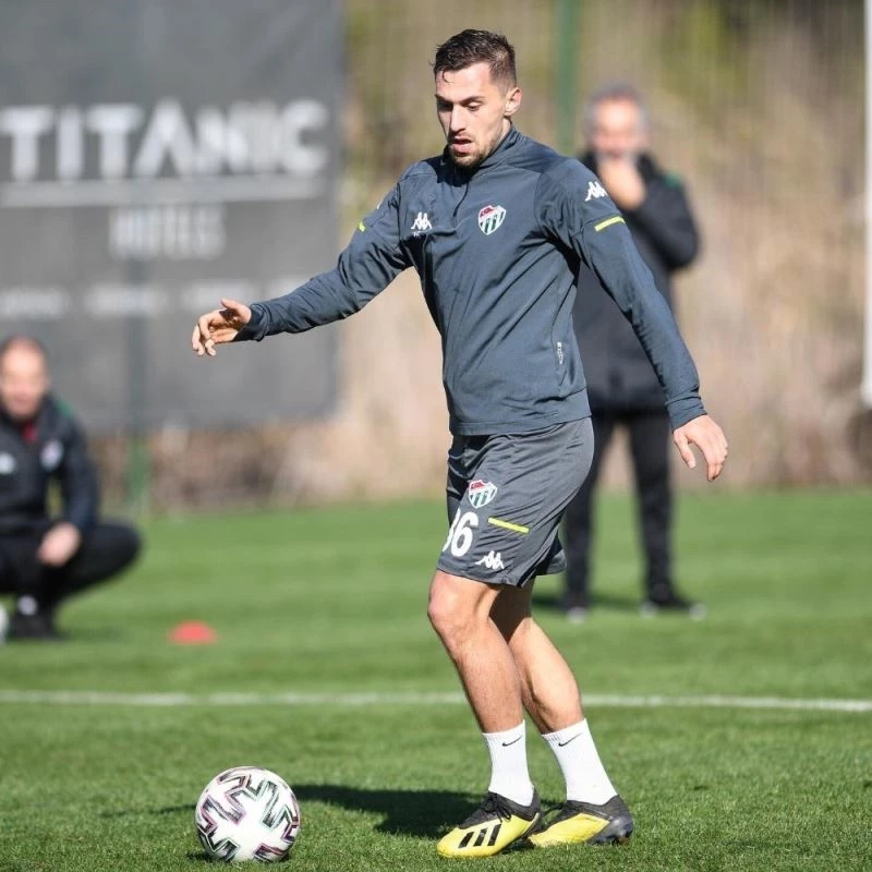 Bursaspor’da Burak Altıparmak belirsizliği
