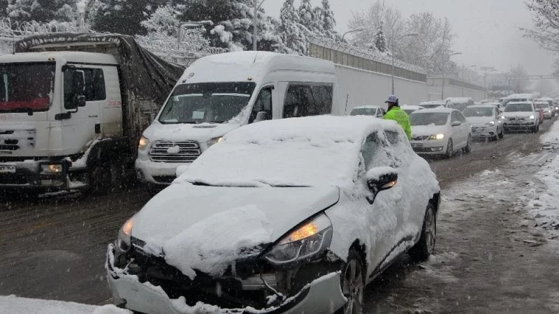 Diyarbakır beyaz gelinliğini giydi, uçak seferlerinde rötar yaşandı
