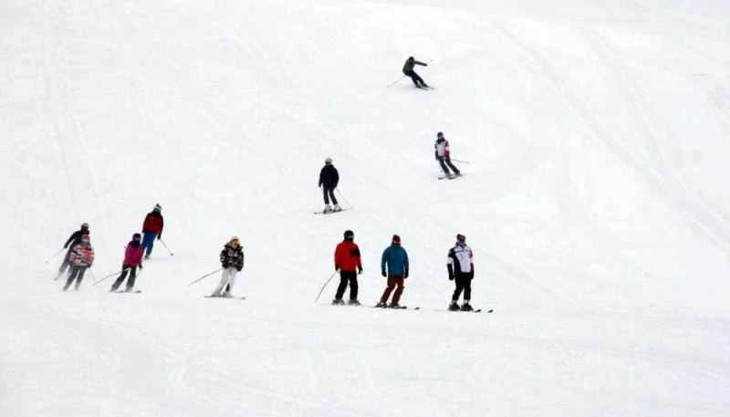 Erzincan Ergan Dağı’nda kayak sezonu başladı
