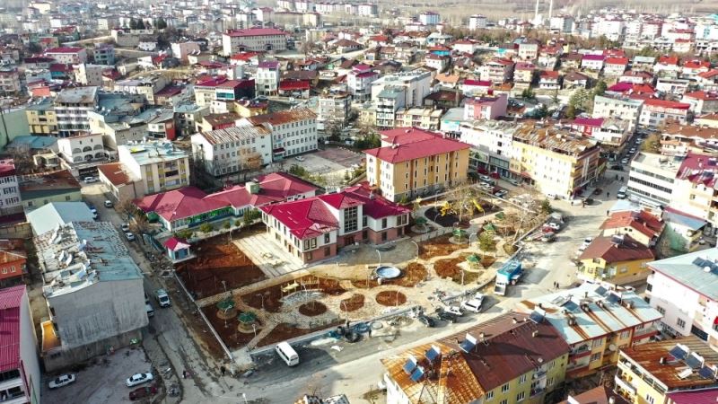 Büyükşehirden Göksun’a millet konağı ve meydan
