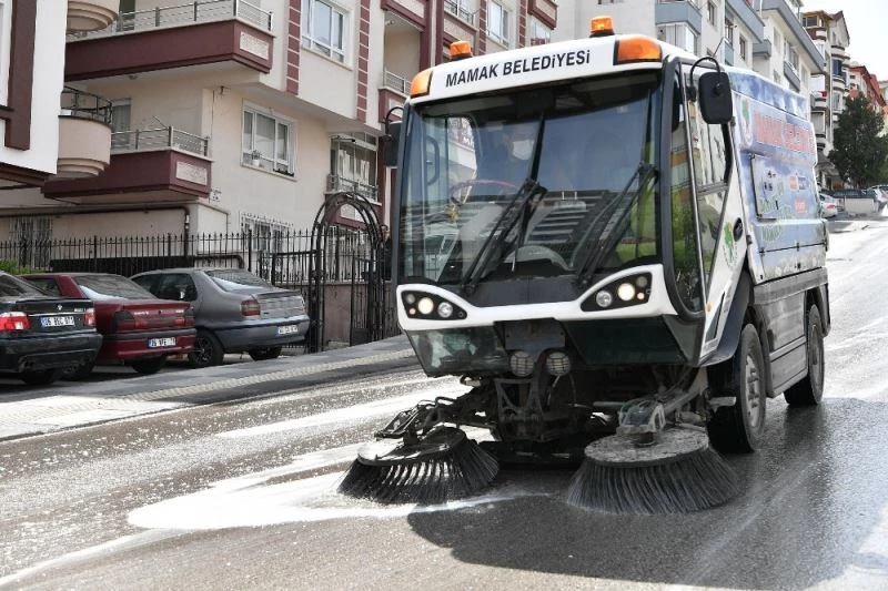 Mamak’ta yeni yılın ilk mesaisi temizlikle başladı
