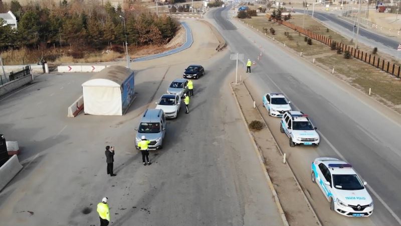 43 ilin geçiş noktasında ’kısıtlama’ denetimi: Sürücüler tedbirlerden memnun
