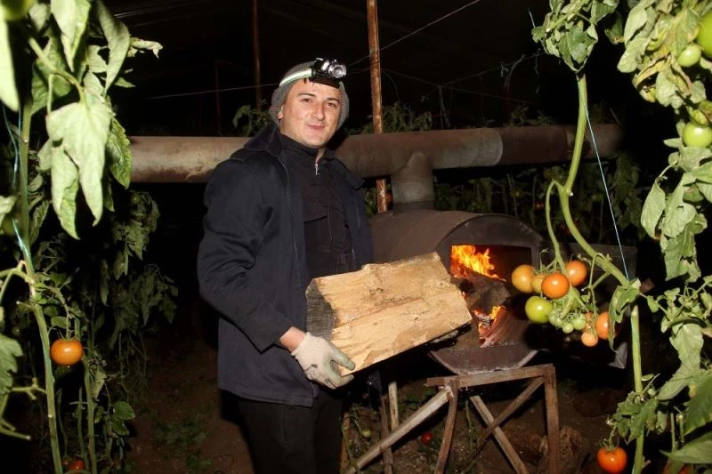 Fethiye’de sera üreticisinin sobalı don nöbeti
