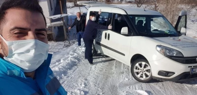 90’ın yaşın üzerindekilere aşıları evlerinde yapılıyor
