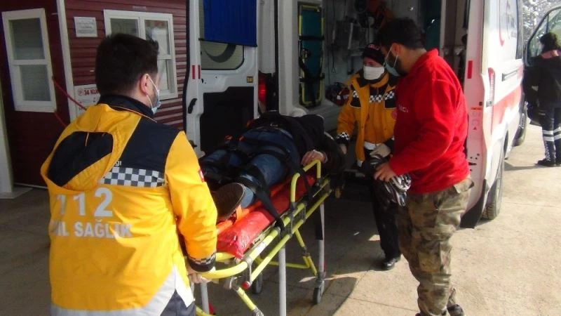 Üzerine sünger düşen genç hastanelik oldu
