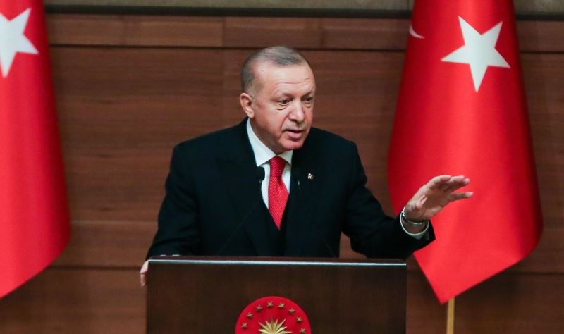 Cumhurbaşkanı Erdoğan: “Diline sahip çıkmayan, dilini zenginleştirmeyen milletler tıpkı kökleri kuruyan ağaçlar gibi esen rüzgarlar karşısında devrilmeye mahkumdur