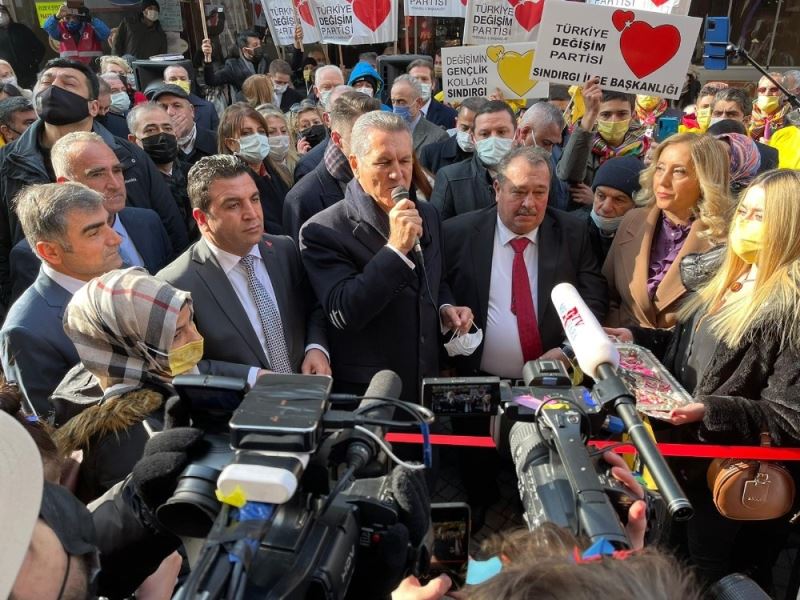 Sarıgül hayranları pandemi kurallarını unuttu
