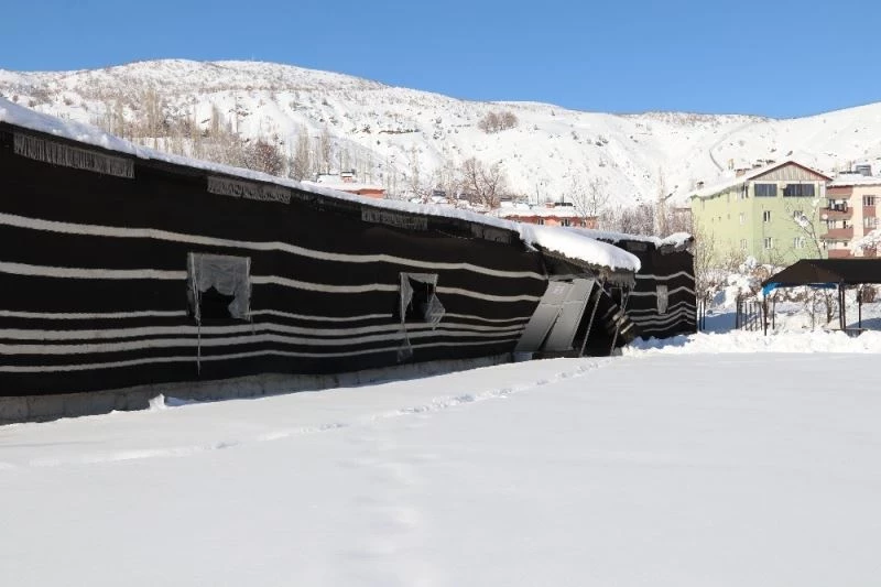 Düğün salonunun çatısı karın ağırlığına dayanamadı
