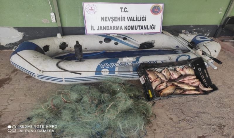 Kızılırmak’ta kaçak balık avlayan 2 kişi yakalandı
