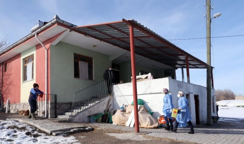 85 yaş üzeri vatandaşlar evlerinde aşılanmaya başlandı
