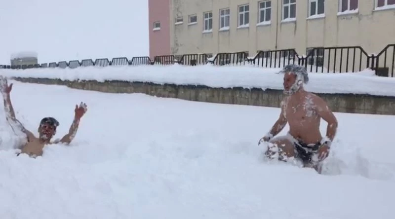 Antrenmandan dönen milli sporcular karda yüzdü
