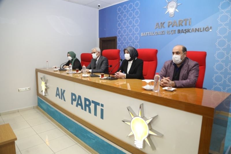 AK  Parti Battalgazi Kadın Kolları’nın yeni yönetimi belli oldu
