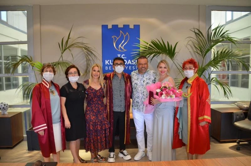 Kuşadası’nda salgın süresince 828 çift nikah kıydı
