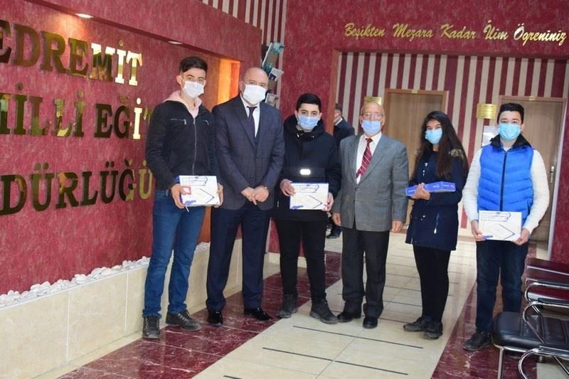 Milli Eğitim Bakanlığınca gönderilen 2. Faz tabletler öğrencilere teslim edildi
