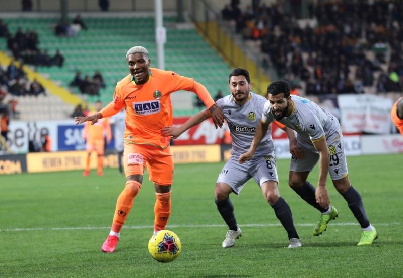 Başakşehir, Junior Fernandes transferinde sona yaklaştı
