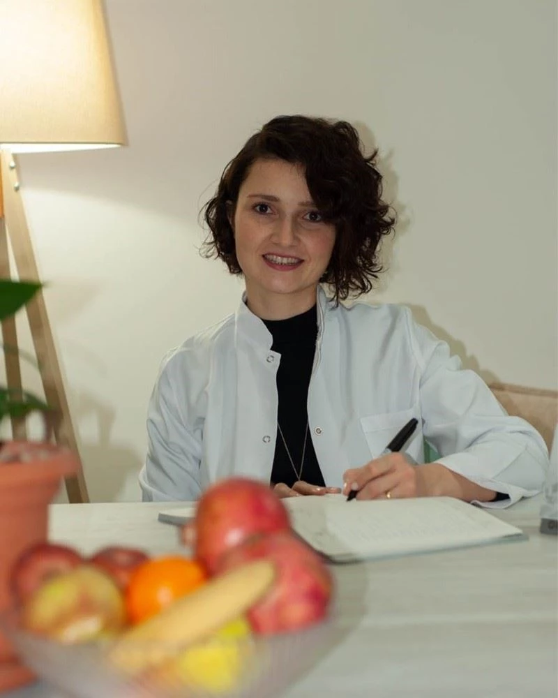 Taze ve işlenmemiş gıdaları tüketin, her gün en az 10-12 bardak su için
