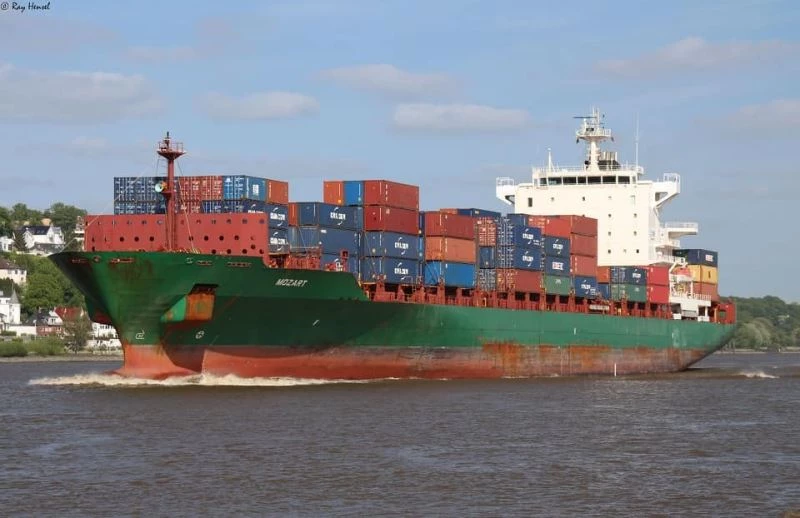 Gine açıklarında Nijeryalı korsanlar Türk gemisini rehin aldı
