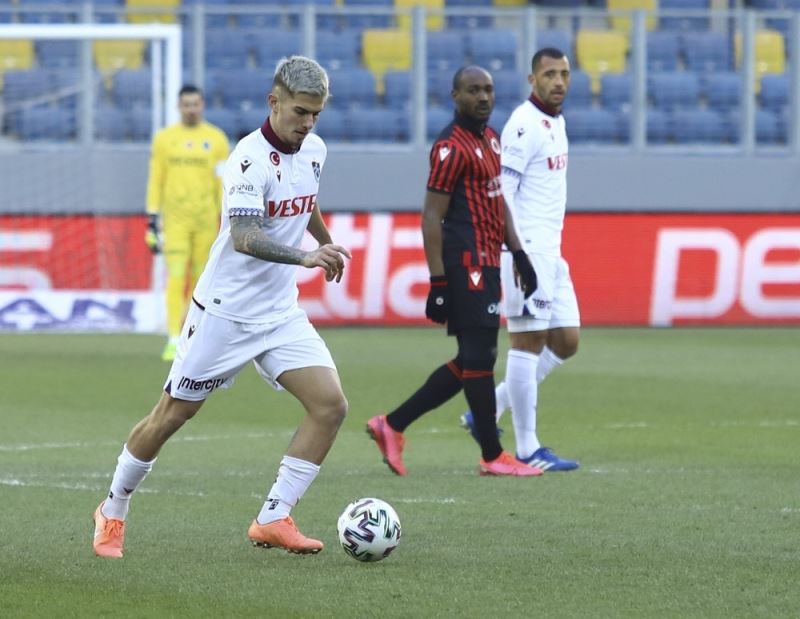 Trabzonspor’a transfer olan Berat Ayberk Özdemir eski takımına karşı
