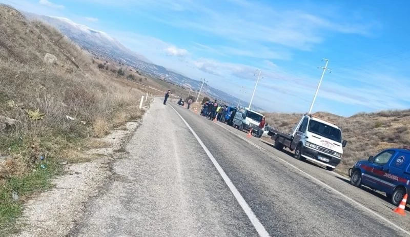 Oğlunun hastaneye götürdüğü anne kazada öldü
