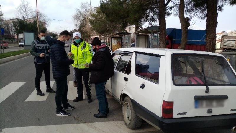 Emanet aldığı arabanın yakalamalı olduğunu öğrenince şaşkına döndü
