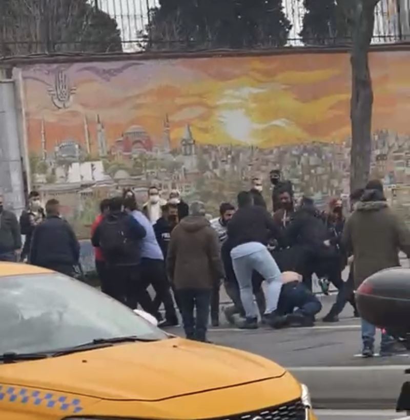 (Özel) İstanbul’un göbeğinde kemerli kavga kamerada
