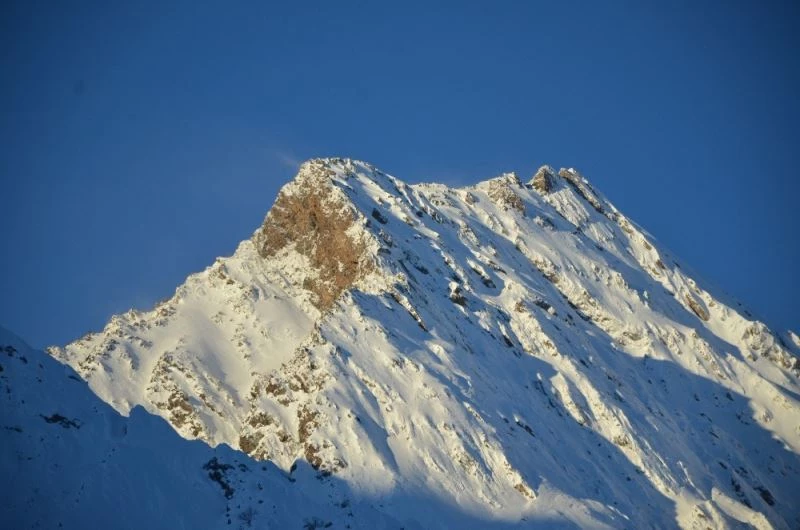 Şırnak’ta dağ zirveleri buz tuttu
