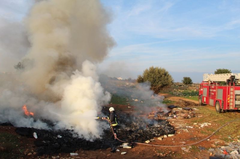 Antalya’da atık madde yangınını itfaiye söndürdü
