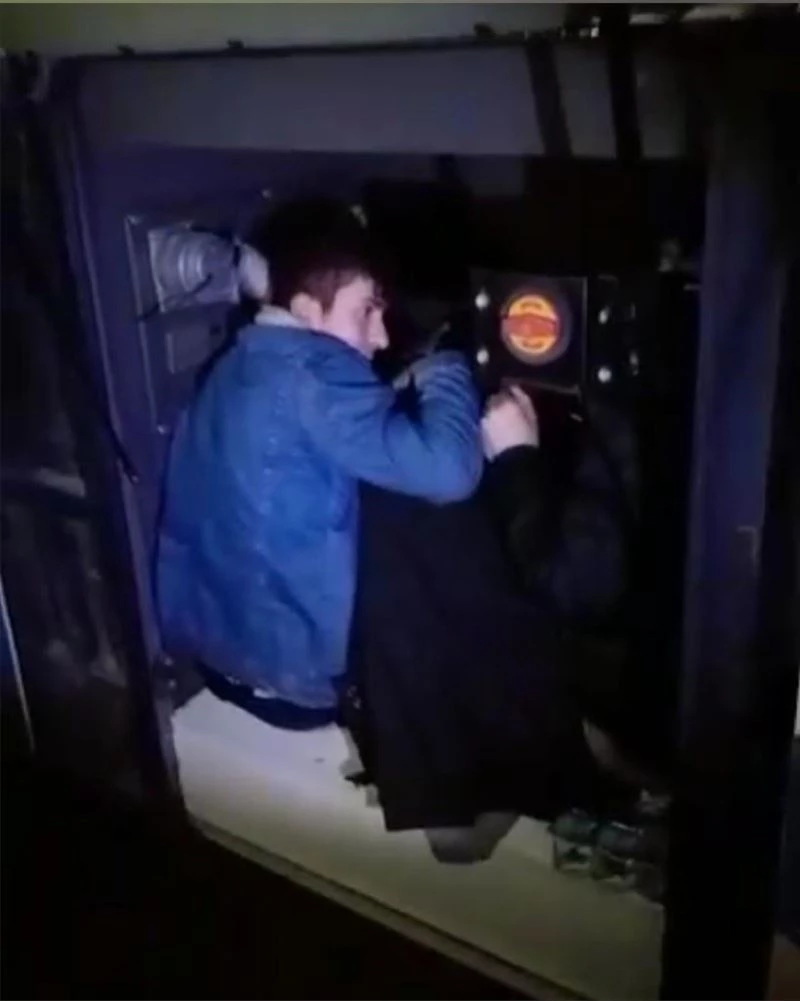 Yedek şoför kabininden 13 kaçak göçmen çıktı
