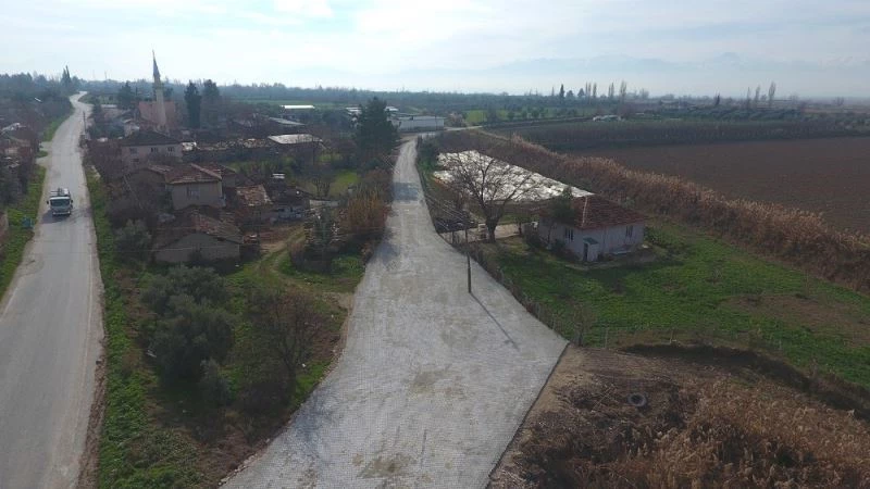 Toprak yollar kilit parke taşıyla kaplandı
