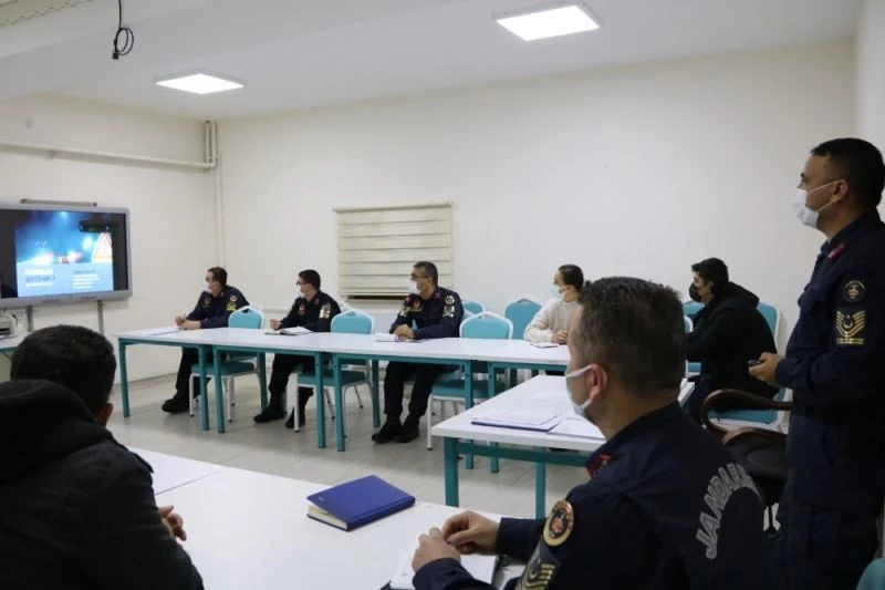 “İyi Dersler Şoför Amca” projesi kapsamında eğitimcilere seminer verildi
