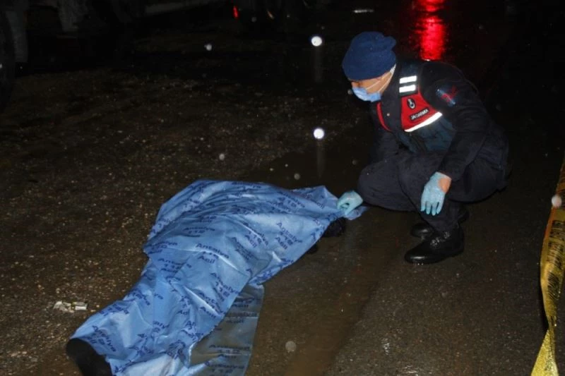 Vicdansız sürücü çarpıp ölümüne sebep olduğu adamı değil otomobili kontrol etti
