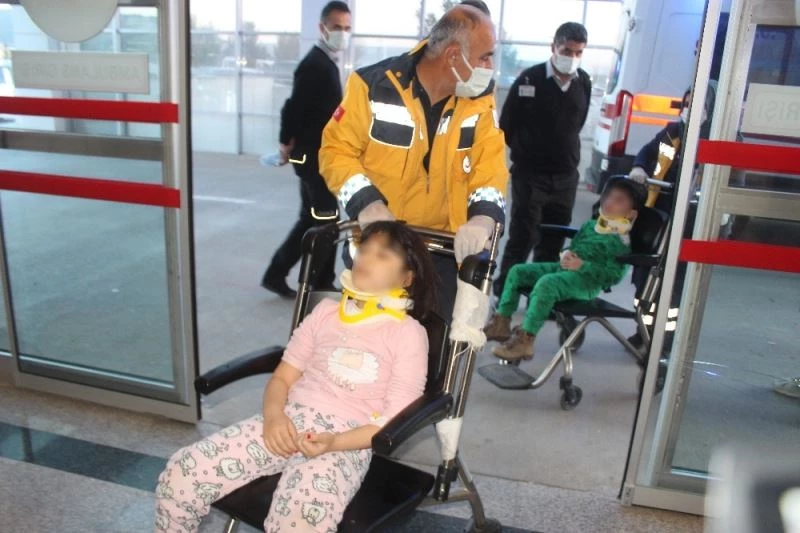 Adıyaman’da iki otomobil çapıştı: 9 yaralı
