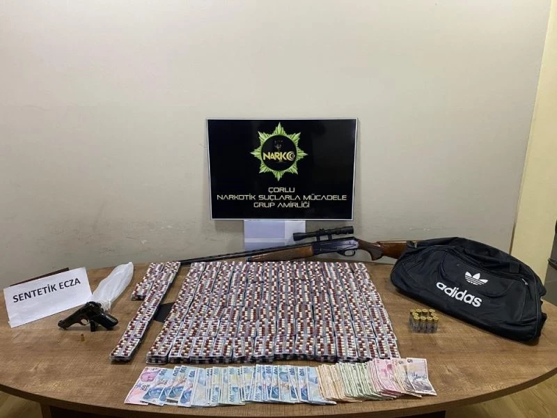 Eve operasyonda 5 bin 254 adet uyuşturucu hap bulundu
