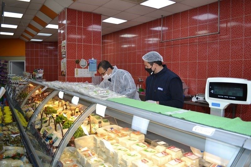 Sultanbeyli’deki gıda denetimlerinde 75 işletmeye 557 bin lira ceza kesildi
