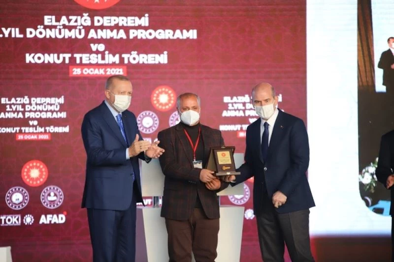 Cumhurbaşkanı Erdoğan: “Elazığ’da 8 bin ailemizi yeni evlerine kavuşturmuş oluyoruz”
