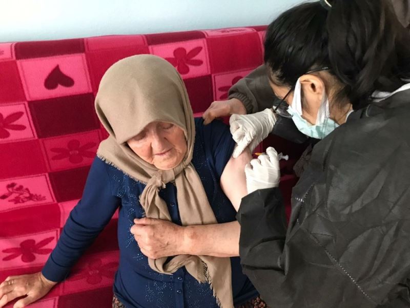 Cide’de 85 yaş ve üzeri vatandaşların ilk doz aşıları tamamlandı
