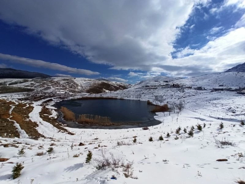 Torosların incisi Dipsiz Göl’de kış güzelliği
