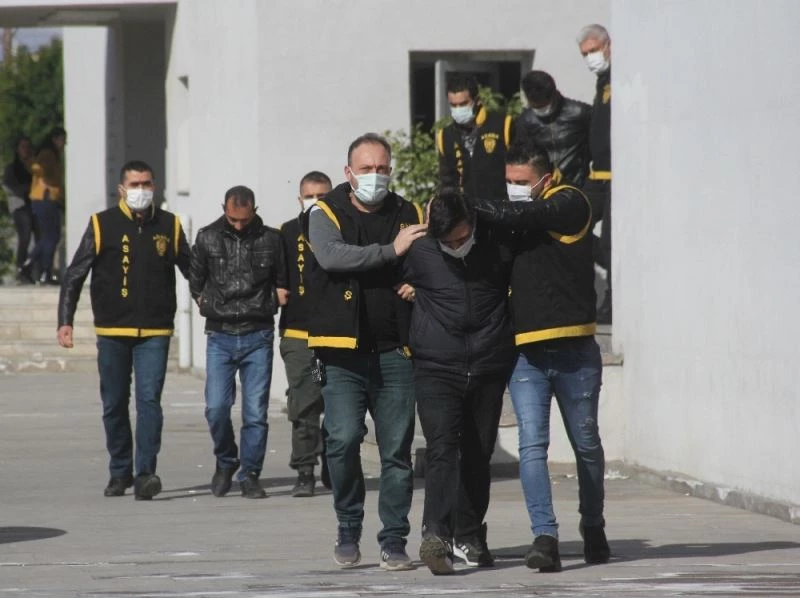 Bahçeden 15 ton mandalina çalan hırsızlar yakalandı
