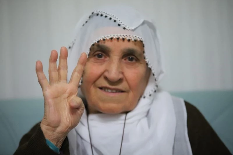 Cumhurbaşkanı Erdoğan’a sevgisiyle dikkat çeken Rabia nine, o anları anlattı
