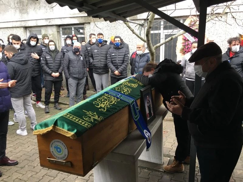 Lojmandaki odasında ölü bulunan basketbolcu toprağa verildi
