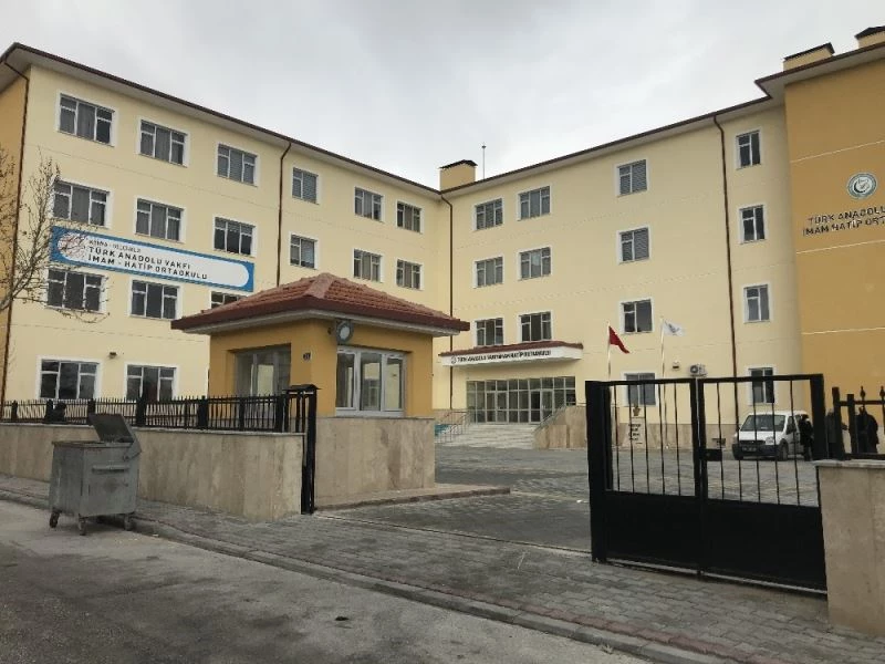 Isınmak isterken yaktığı ateşten zehirlenerek öldü
