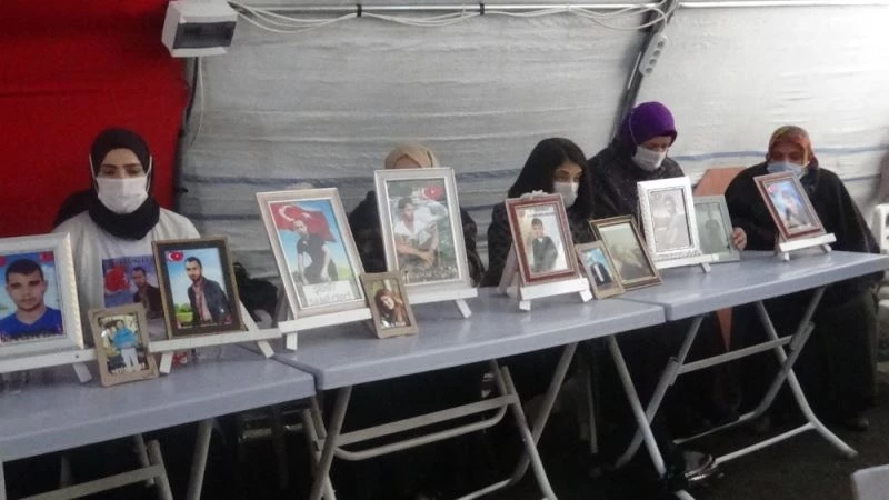 HDP önündeki aileler evlat nöbetini kararlılıkla sürdürüyor
