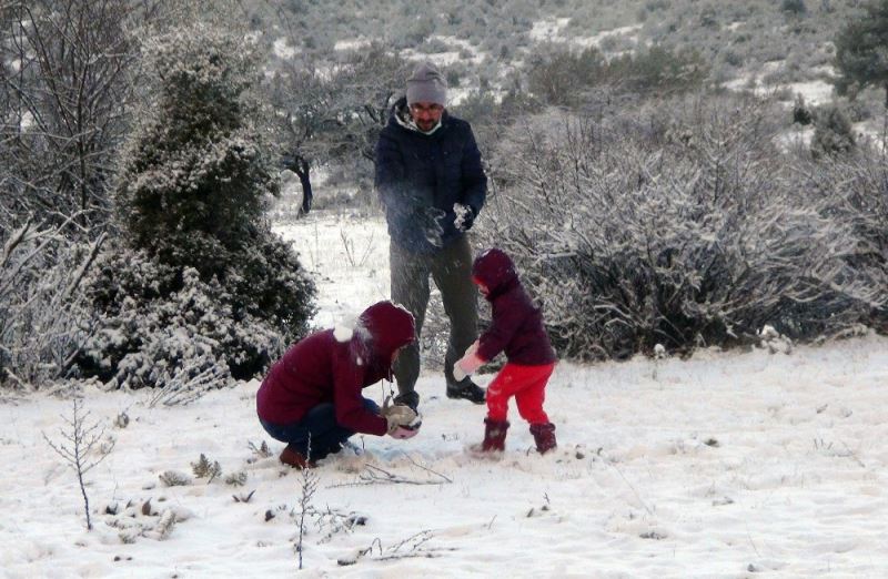 Kar gören Muğlalılar Yılanlı dağına çıktı
