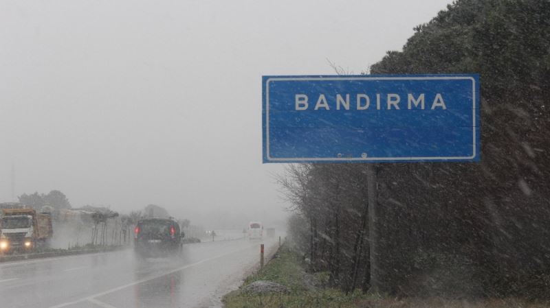Bandırma’nın yüksek kesimlerinde kar yağışı etkili oldu
