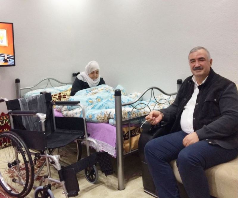 Başkan Turanlı’dan yaşlı engelli anneye sürpriz ziyaret

